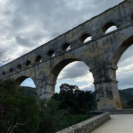 度假居 Havre De Paix Au Pont Du Gard Piscine Et Jacuzzi Chez Valerie Payre *