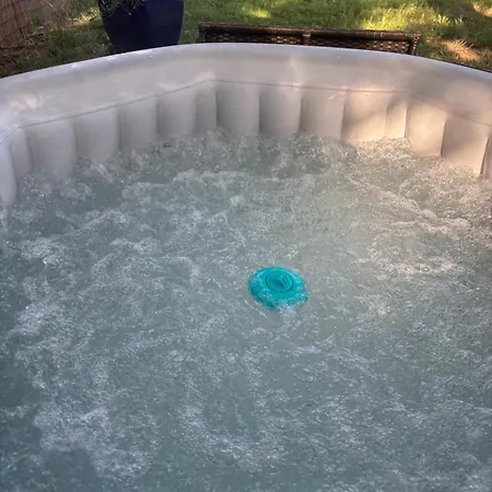Semesterbostad Havre De Paix Au Pont Du Gard Piscine Et Jacuzzi Chez Valerie Payre