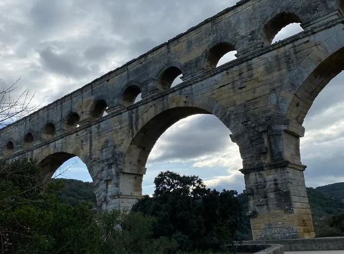 Holiday home Havre De Paix Au Pont Du Gard Piscine Et Jacuzzi Chez Valerie Payre *